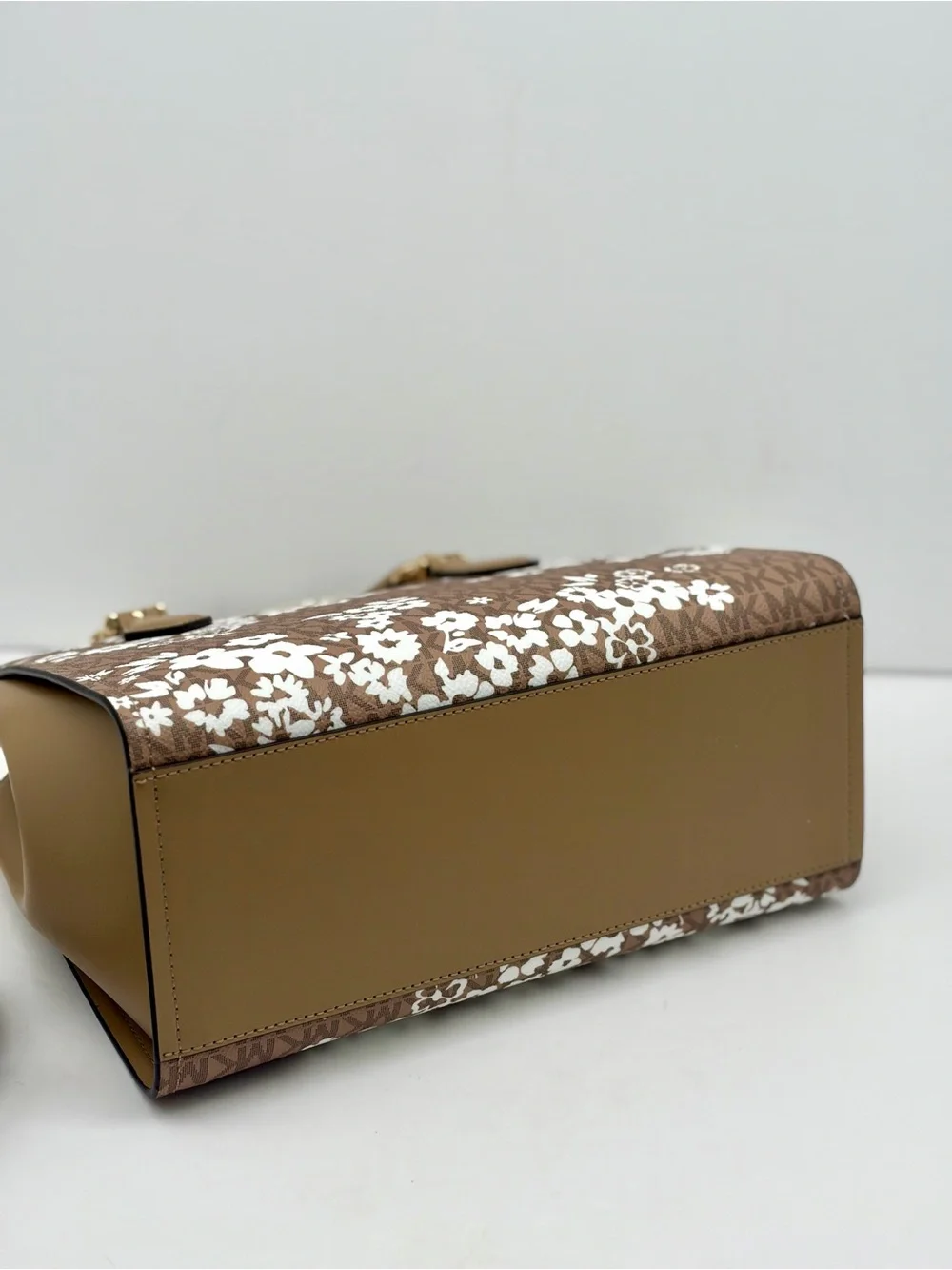 Michael Kors Marilyn Medium Printed Signature Logo Satchel Camel NWT